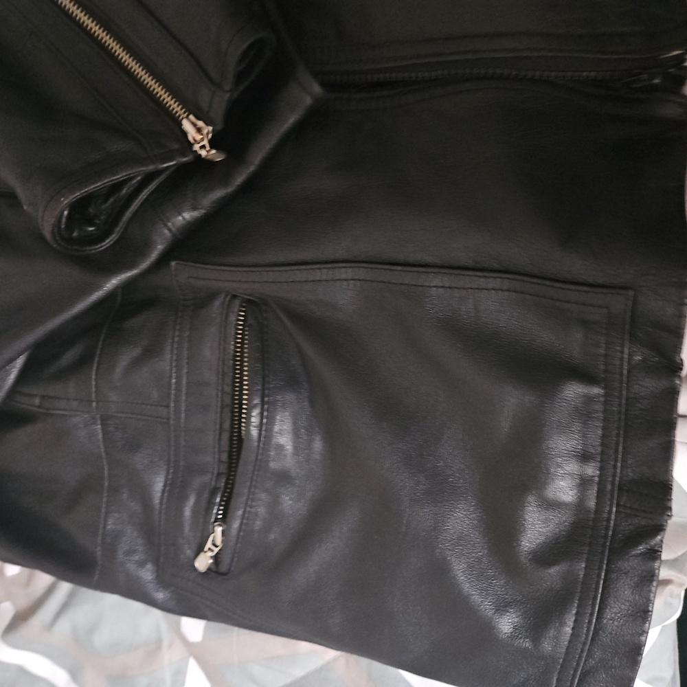 Leather jacket - Picture 3 of 10